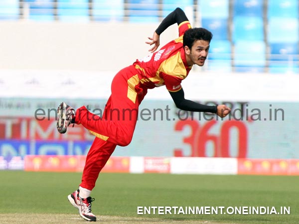 Akhil Akkineni Bowling At CCL 4