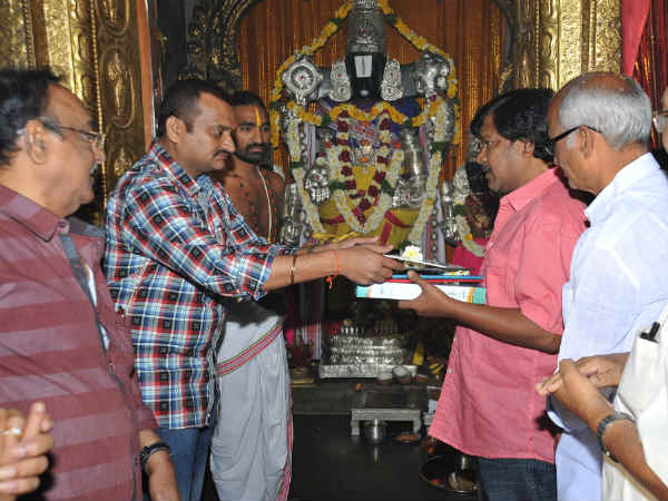 Ganesh Babu Hands Over Script To Vamsi