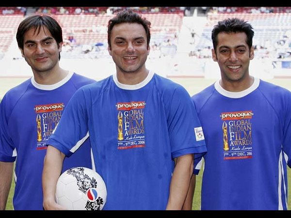 Salman With His Brothers?