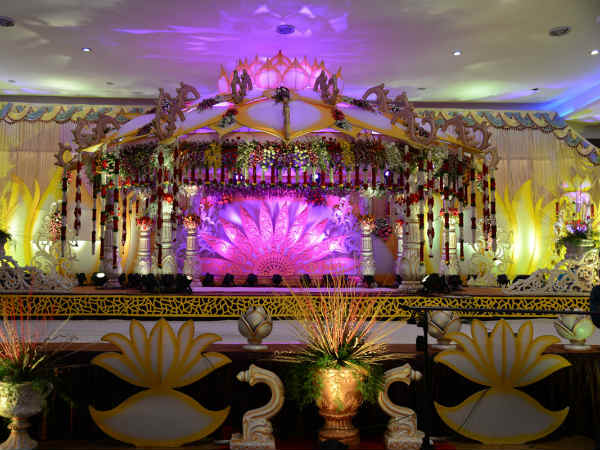 A Glitzy Wedding For Geetha And Nandu