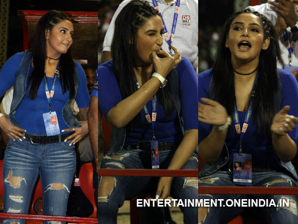 Ragini Dwivedi At Telugu Warriors Match In CCL 4