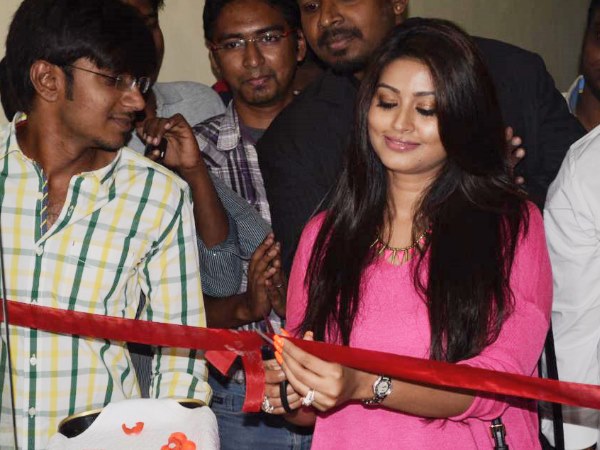 Sneha Inaugurates New Salon