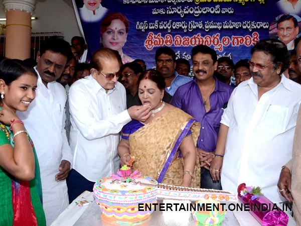 Krishna Shares Cake With Vijaya