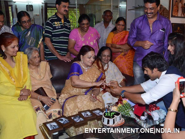 Akul's Birthday Gift To Vijaya