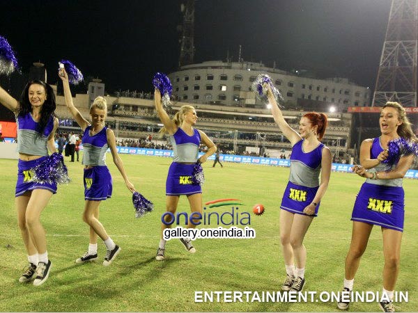 Cheer Girls Of Karnataka Bulldozers 
