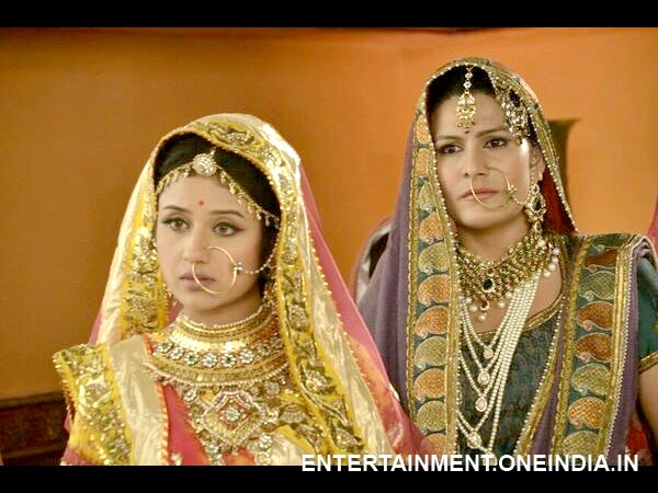 Salima Helps Akbar