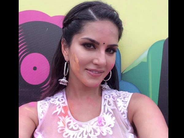 Sunny Leone At Zoom Holi Party!