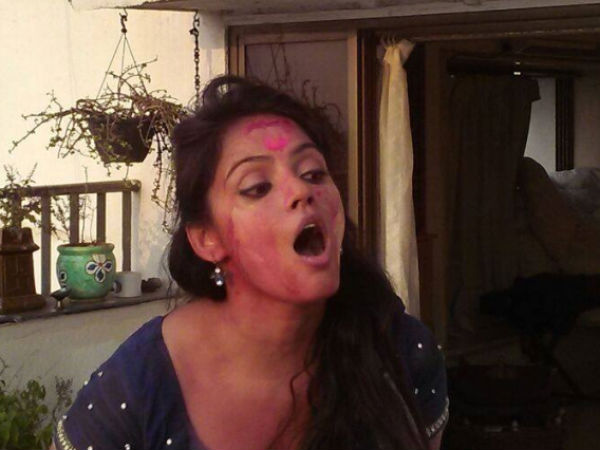 Neetu Chandra's Bhaang Dance