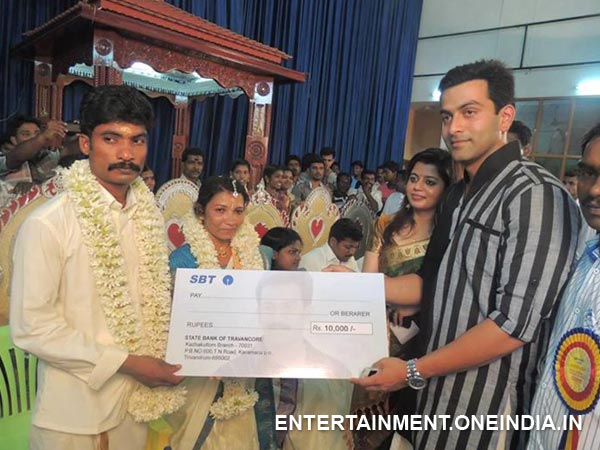 Prithviraj Gives Cash To The Couple