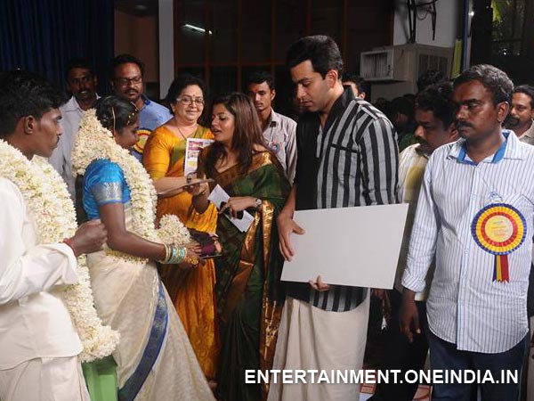 Prithviraj, Supriya With The Couple