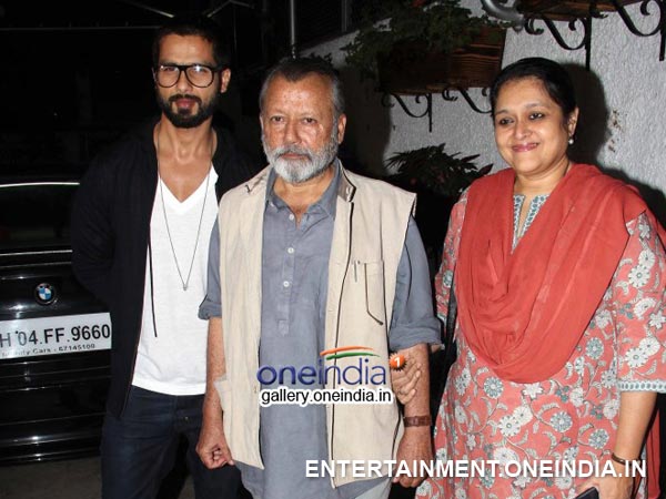 Shahid Kapoor Arriving To The Inam Special Screening With His Family