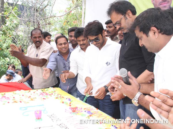 Ram Charan Cutting Cake At His 29th Birthday