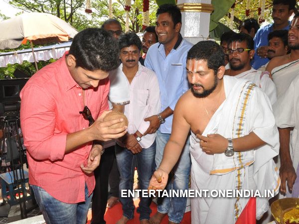 Allu Arjun Offering Coconut To God