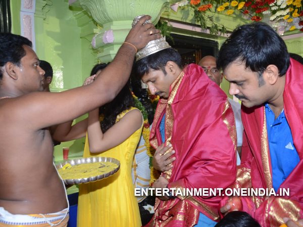 Pandit Showers Blessing Upon Gopichand