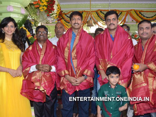 Rakul-Gopi With Guests At New Movie Launch