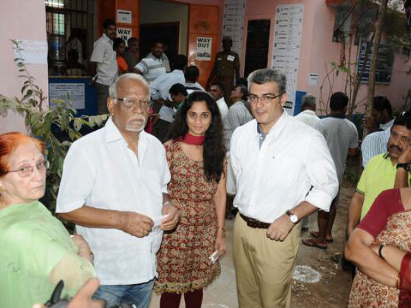 Photo: Ajith's Family Posing For Camera
