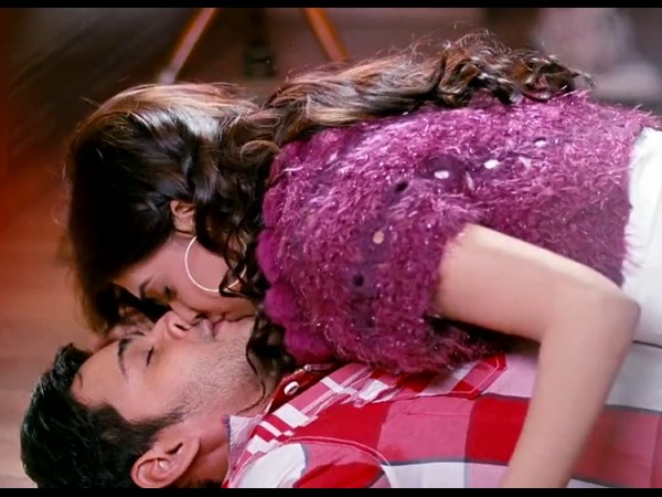 Photo: Samantha's Lip-Lock With Mahesh Babu