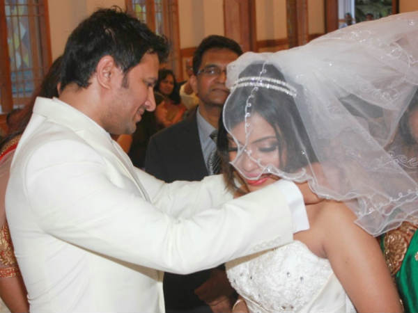 Raja Abel Putting Necklace In Amritha's Neck