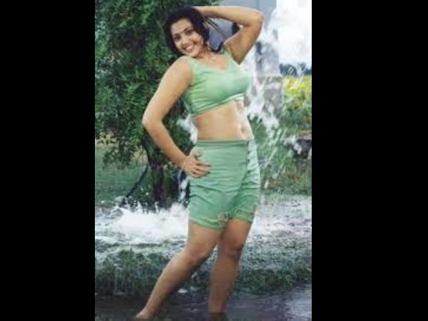 Wet Meena's Hot Curves