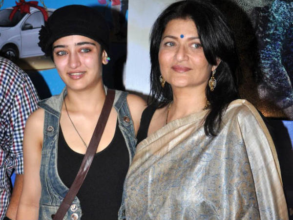Akshara Hassan With Her Mom Sarika