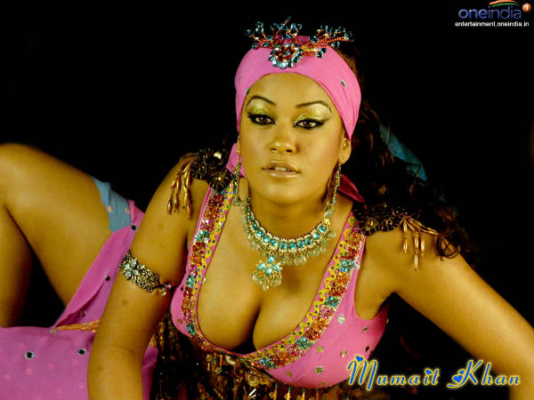 Mumaith Khan Harassed At Hotel