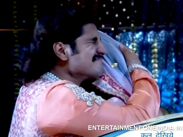 Jalal Hugs Jodha