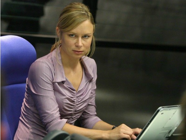 Mary Lynn Rajskub Talks About Success Of 24 All Over The World | 24