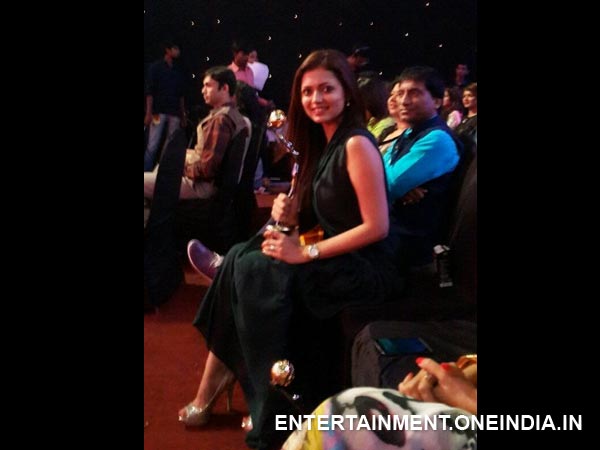 Drashti Dhami At Zee Gold Awards 2014