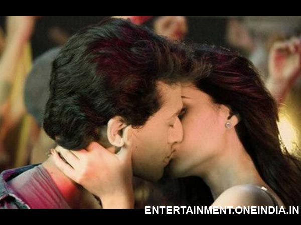 Tiger Kisses Kriti
