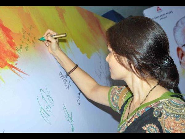 Amala Akkineni At Manam Premiere