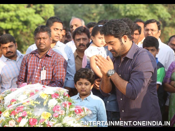 Junior NTR Offering Prayers To Late NT Rama Rao 