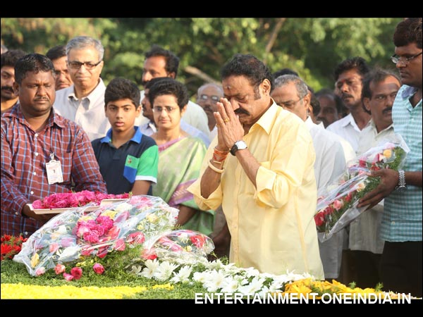 Harikrishna Offering Prayers To Late NT Rama Rao 