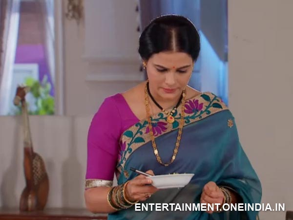 Anjali Inspects Niranjan's Subzi