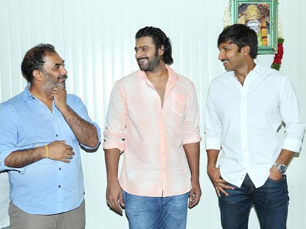 Prabhas Bonding With Unit Members