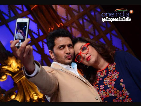 Riteish Deshmukh And Farah Khan Selfies On Entertainment Ke Liye Kuch Bhi Karega