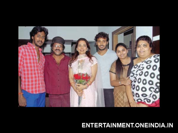 Juhi Chawla With Ravi's Family