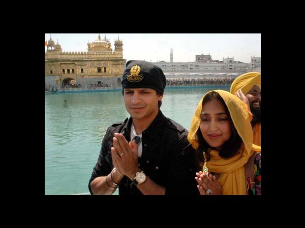 Vivek Oberoi with wife