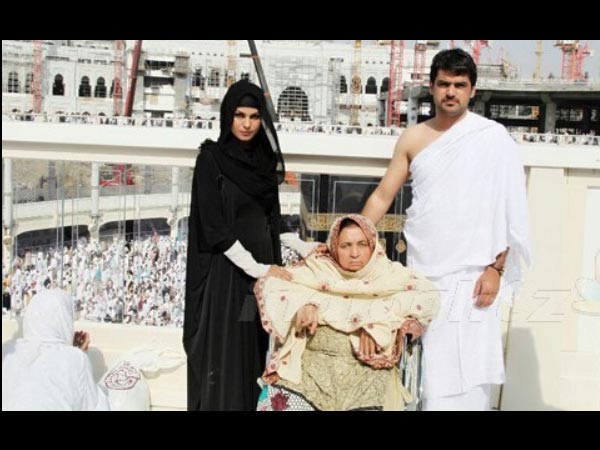 Veena Malik with Family