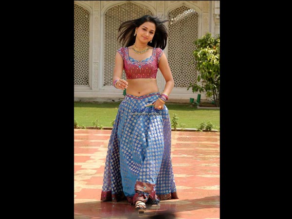 Tamil Actress Gajala's Height 