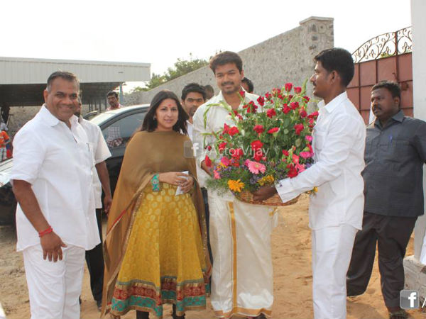 Vijay Welcomed By A Fan