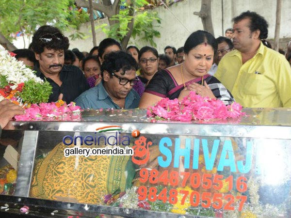 Uttej Pays Last Respect To Telangana Shakuntala