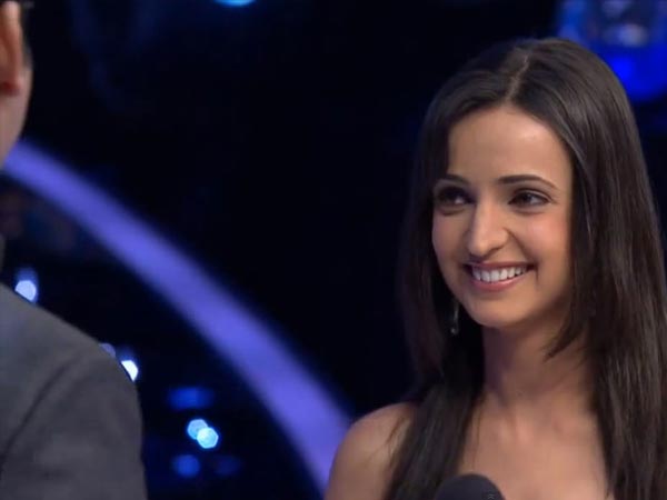 Sizzling Sanaya Irani- Replacing Bestie Drashti Dhami