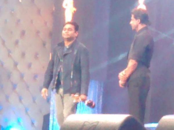 AR Rahman- Shahrukh At 8th Vijay Awards (2014).