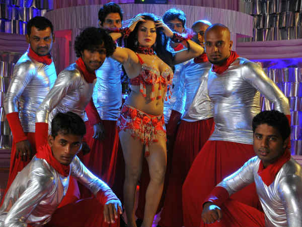Veena Malik With Co-Dancers