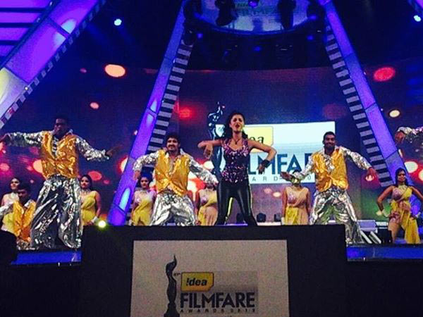 Shruti Hassan Dancing At Filmfare Awards 2014