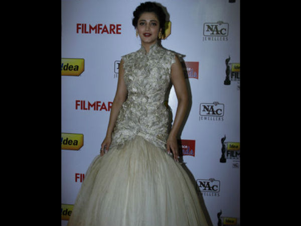 Shruti Hassan On Red Carpet At 61st South Filmfare Awards