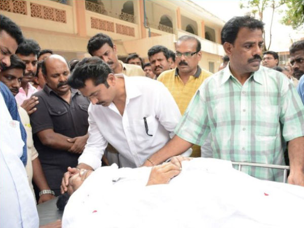 Sarath Kumar Paying Last Respects