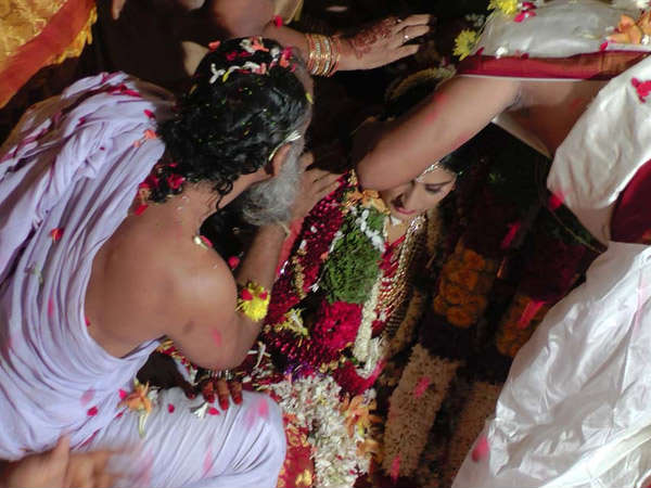 Groom Ties the Mangalsootra