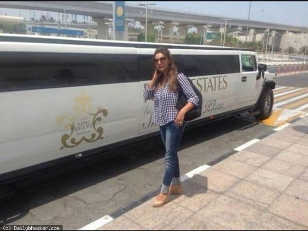 Gauri Khan With SRK's Limo