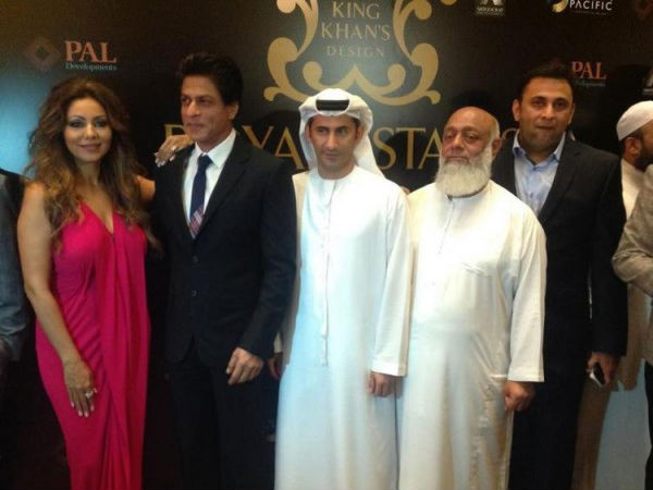 SRK-Gauri Khan With Delegates